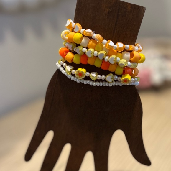 Girls teens beaded friendship bracelets stretchy stackable yellow orange white - Picture 4 of 11